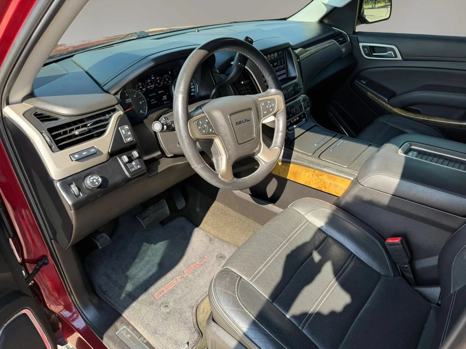 Used 2017 GMC Yukon XL Denali RWD image 17
