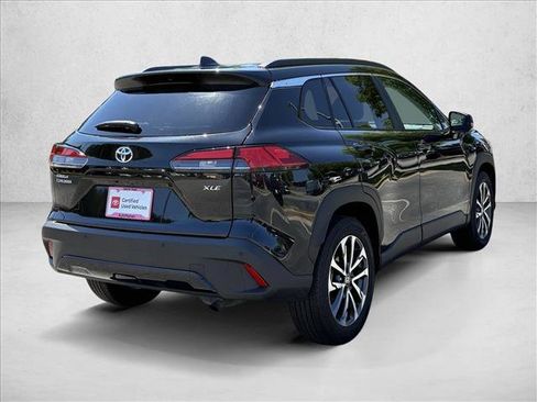Certified 2025 Toyota Corolla Cross XLE FWD image 5