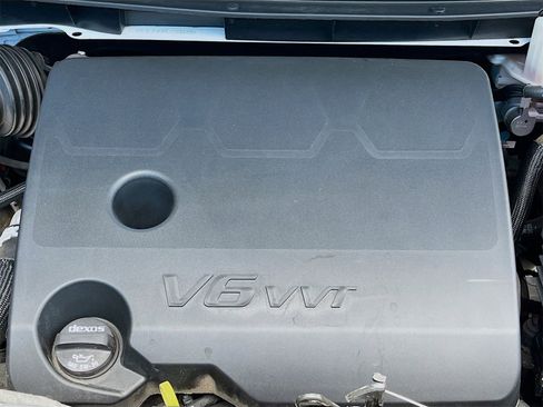 Used 2022 Chevrolet Traverse RS image 32