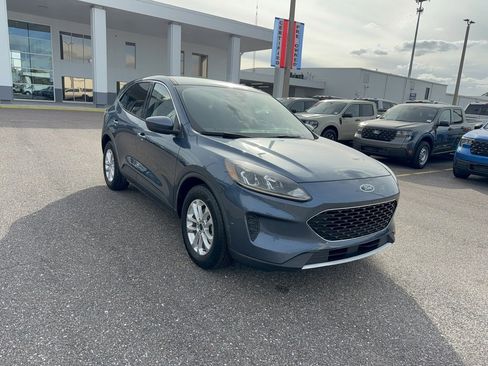 Certified 2020 Ford Escape SE image 4
