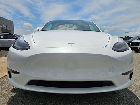 Used 2023 Tesla Model Y Long Range AWD/4WD image 8