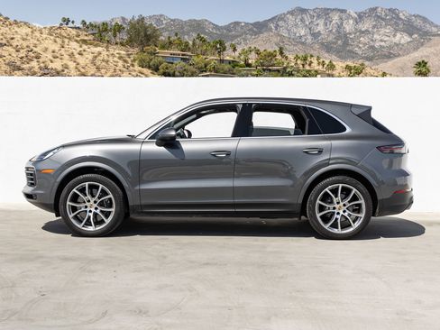 Certified 2023 Porsche Cayenne AWD/4WD image 2