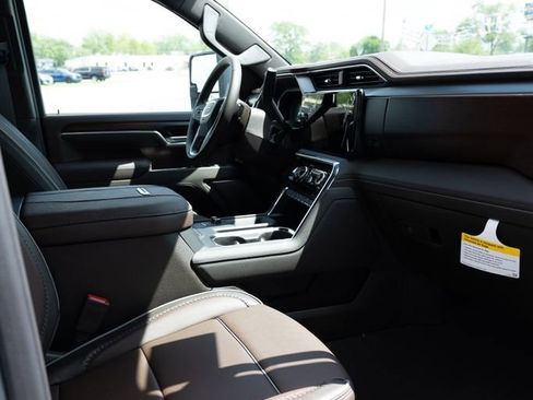 New 2026 GMC Sierra 3500 Denali w/ Technology Package AWD/4WD image 32