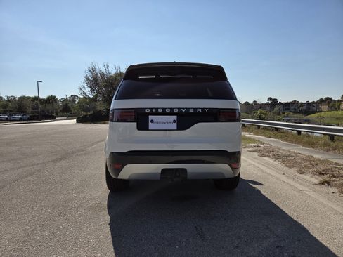 New 2026 Land Rover Discovery Limited Edition image 17
