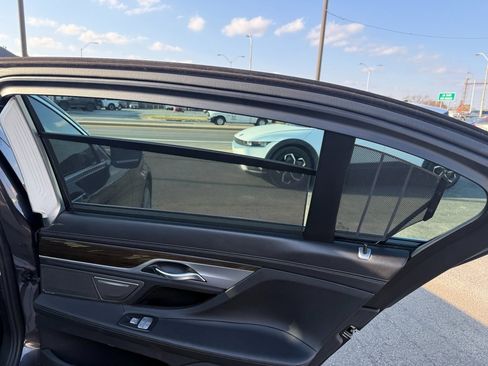 Used 2018 BMW 740e xDrive image 10