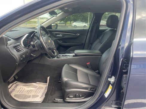 Used 2018 Chevrolet Impala LT w/ LT Entertainment Package FWD image 9