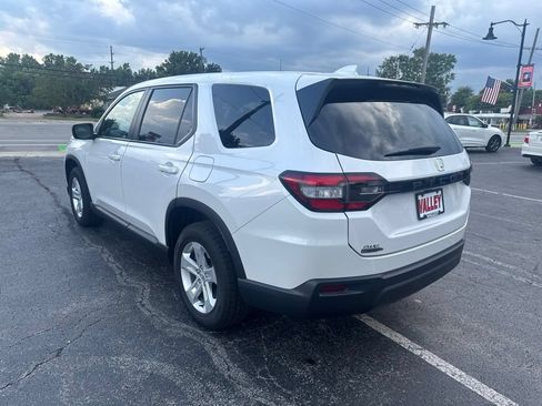 Used 2023 Honda Pilot LX image 6