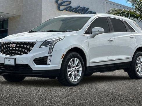 Certified 2025 Cadillac XT5 Luxury FWD image 8