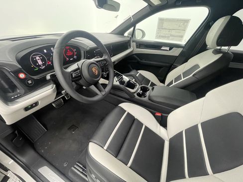 New 2026 Porsche Cayenne S image 15