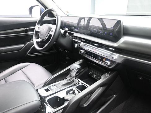 Used 2025 Kia Telluride S AWD/4WD image 32