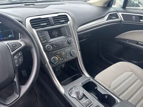 Used 2018 Ford Fusion S FWD image 19