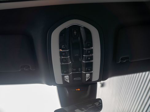 Used 2026 Porsche Macan AWD/4WD image 10