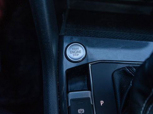 Used 2021 Volkswagen Tiguan SE w/ Panoramic Sunroof Package image 27