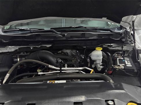 Used 2021 RAM 1500 4x4 Crew Cab Classic image 6