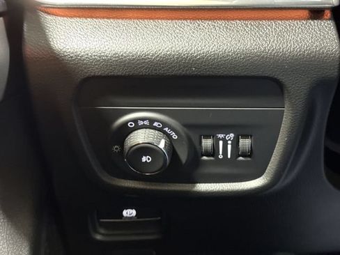 Used 2023 Jeep Grand Cherokee Summit AWD/4WD image 19