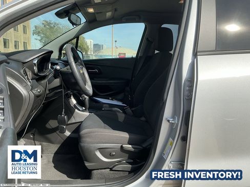 Used 2022 Chevrolet Trax LS w/ Tint and Cruise Package image 8