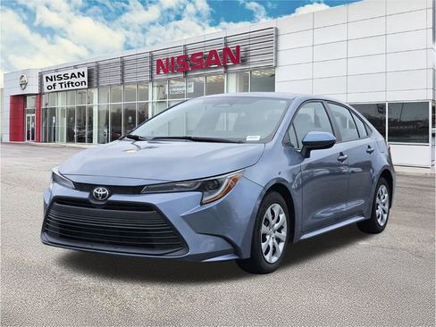 Used 2023 Toyota Corolla LE image 3