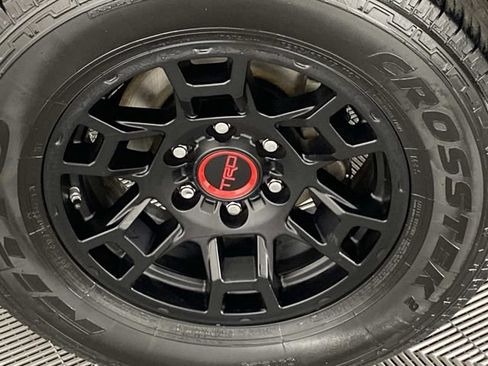 Used 2019 Toyota Tacoma TRD Sport w/ Technology Package AWD/4WD image 28