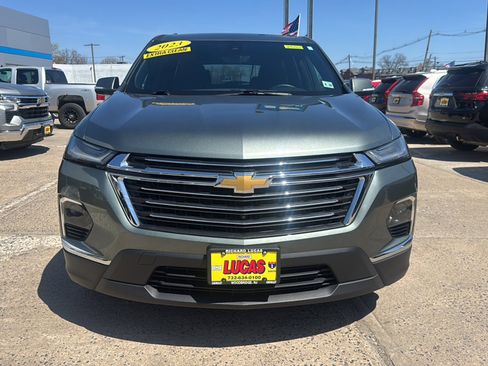 Used 2023 Chevrolet Traverse LT w/ Rear Camera Mirror Package AWD/4WD image 3