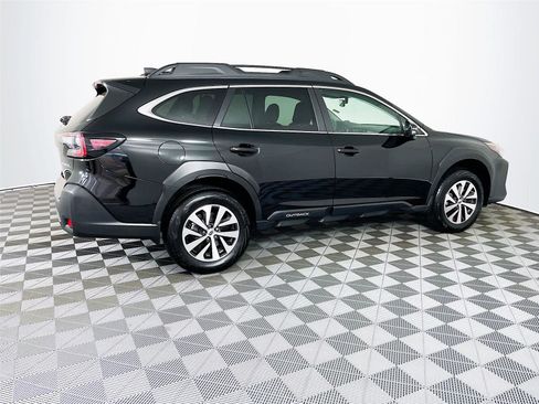 Used 2025 Subaru Outback Premium AWD/4WD image 11