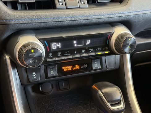 Used 2020 Toyota RAV4 XSE w/ XSE Grade Weather Package AWD/4WD image 18