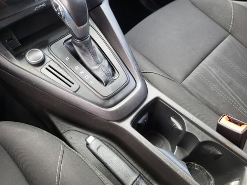Used 2016 Ford Focus SE FWD image 25
