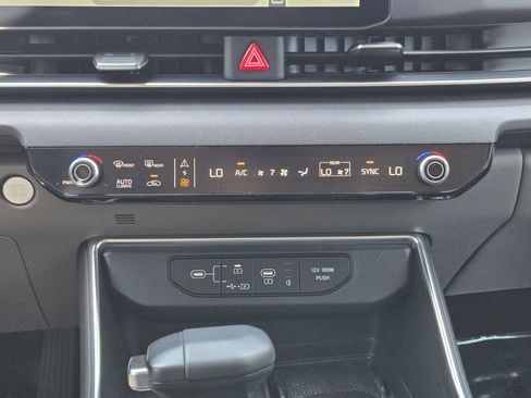 Certified 2026 Kia Carnival SX FWD image 21