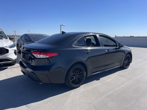 Used 2020 Toyota Corolla LE image 2