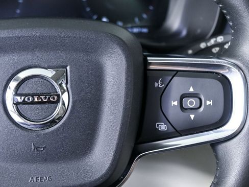 Used 2019 Volvo XC40 T5 Momentum AWD/4WD image 11