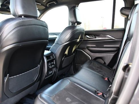 Used 2022 Jeep Grand Cherokee Altitude image 16