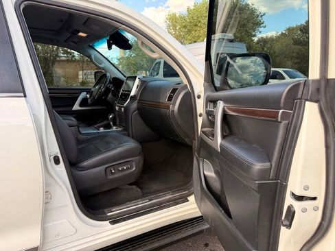 Used 2019 Toyota Land Cruiser w/ Carpet Mat Package AWD/4WD image 10