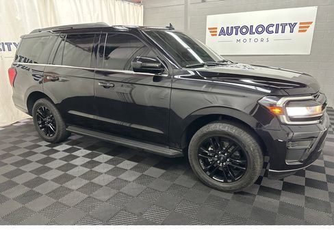 Used 2024 Ford Expedition XLT image 3