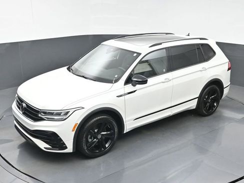 Used 2023 Volkswagen Tiguan SE R-Line FWD image 29