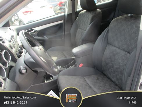 Used 2009 Pontiac Vibe AWD w/ Sun And Sound Package image 5