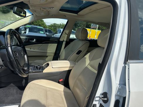 Used 2015 Hyundai Equus Signature RWD image 10