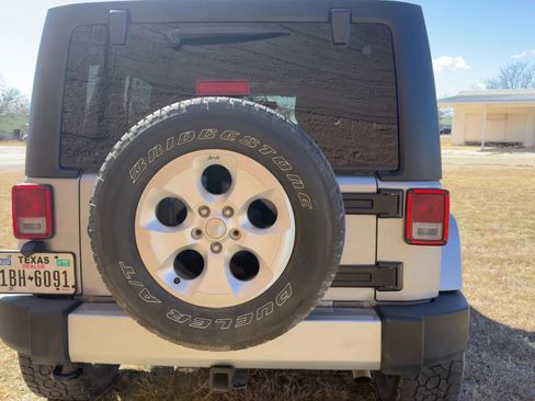 Used 2014 Jeep Wrangler Unlimited Sahara w/ Max Tow Package image 14