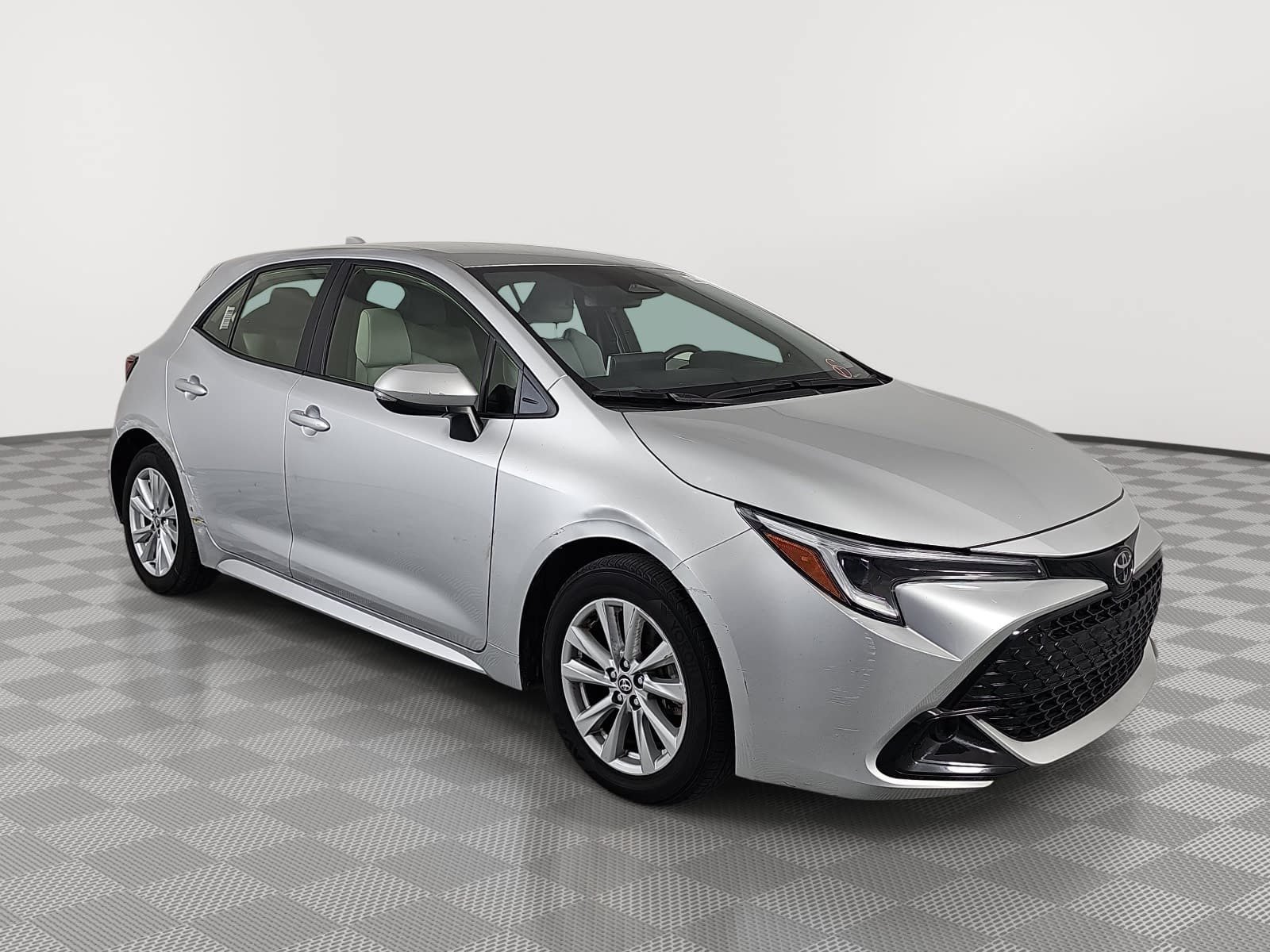 Used 2023 Toyota Corolla SE w/ SE Premium Package FWD image 2