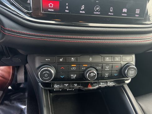 Used 2024 Dodge Durango GT AWD/4WD image 16