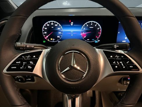 Used 2026 Mercedes-Benz GLB 250 image 10