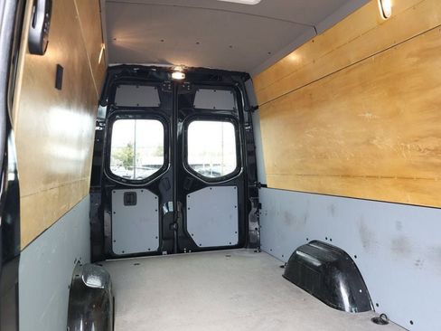 Used 2023 Mercedes-Benz Sprinter 2500 w/ Acoustic Package image 26