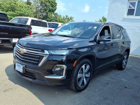 Certified 2023 Chevrolet Traverse LT w/ LT Premium Package AWD/4WD image 3