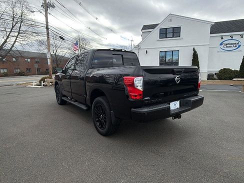 Used 2018 Nissan Titan SL w/ Midnight Edition image 5