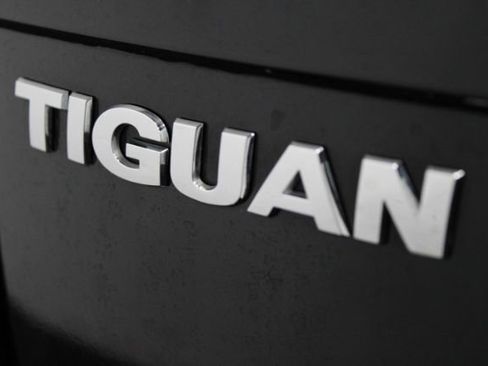 Used 2018 Volkswagen Tiguan S image 7