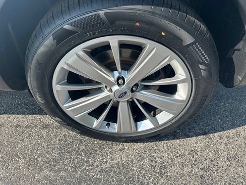 Used 2019 Ford Explorer Limited w/ Class III Trailer Tow Package FWD image 9