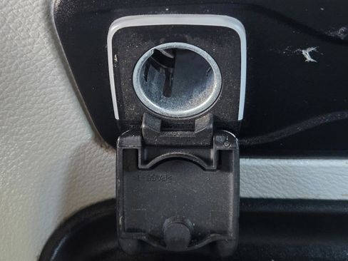 Used 2024 Chrysler Pacifica Touring-L image 20