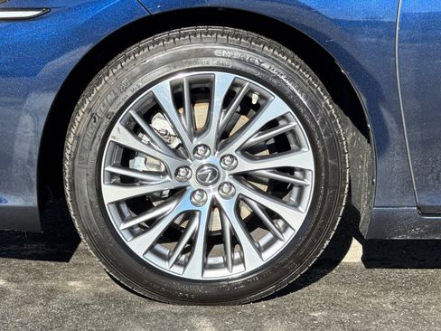 Used 2020 Lexus ES 300h w/ Premium Package image 12