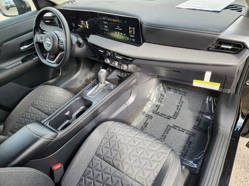 Certified 2025 Nissan Kicks SV image 14