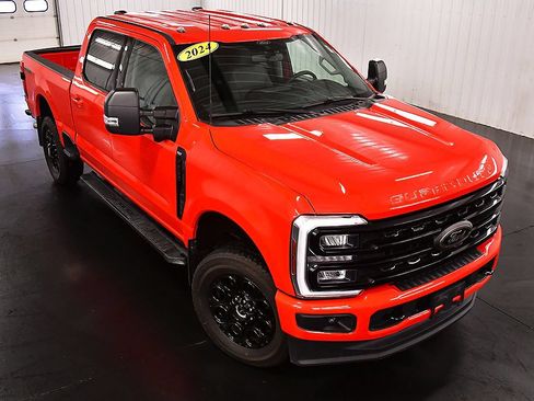 Used 2024 Ford F250 XLT w/ Black Appearance Package AWD/4WD image 13