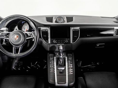 Used 2018 Porsche Macan S image 52