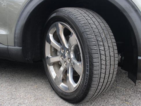 Used 2020 Ford Explorer Platinum w/ Premium Technology Package image 39